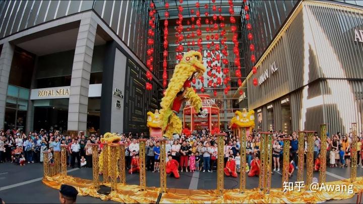 吉隆坡街道的舞狮表演 吉隆坡街道的舞狮表演